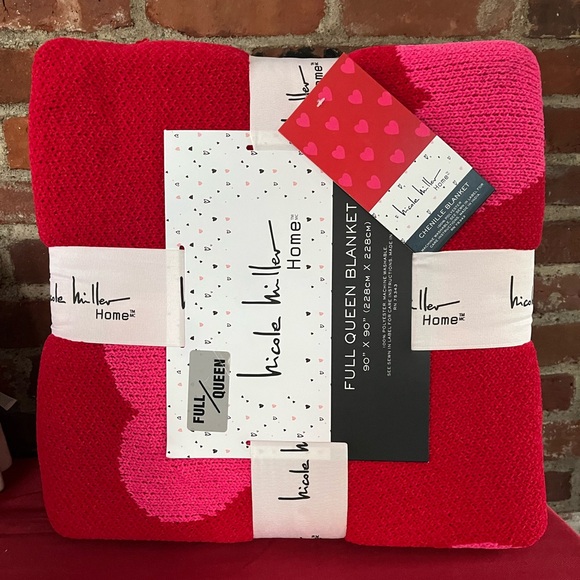 Nicole Miller full queen blanket red with pink hearts great for Valentine’s Day - Picture 2 of 11